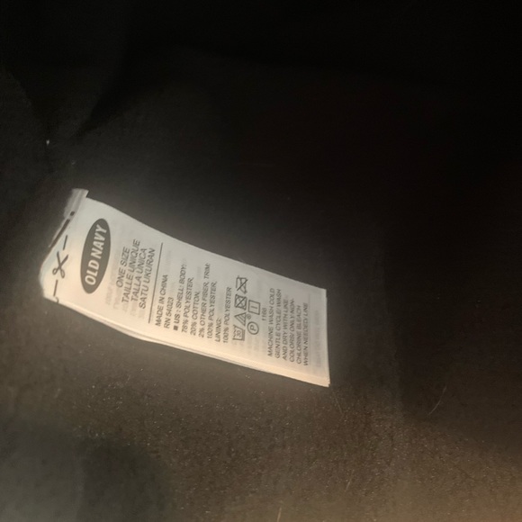 Old Navy Black and White Santa Hat 🎅 - Picture 4 of 4